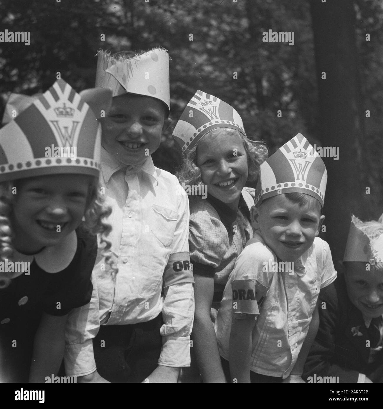 Principessa di compleanno Irene. Reportage del giardino dei bambini festa Palazzo Soestdijk compleanno principessa Irene. Reportage dei bambini giardino partito palazzo soestdijk Data: 4 agosto 1945 Parole Chiave: Casa reale, seconda guerra mondiale Nome istituzione: Paleis Soestdijk Foto Stock