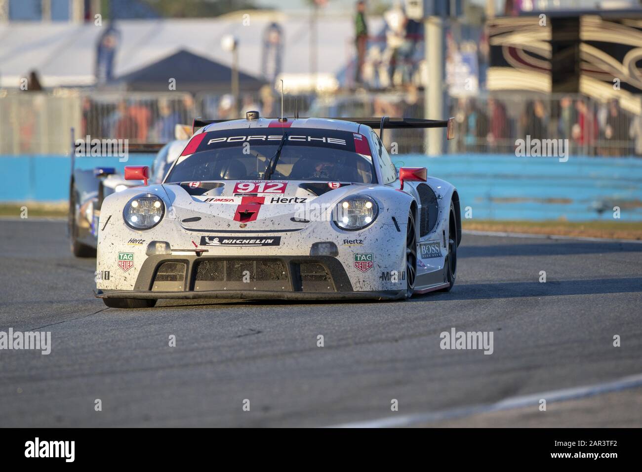 Daytona Beach, Florida, Stati Uniti. 25th Gen 2020. Il Porsche GT Team Porsche 911 RSR-19 corse automobilistiche per la posizione per il Rolex 24 A Daytona al Daytona International Speedway di Daytona Beach, Florida. (Immagine Di Credito: © Logan Arce/Asp) Foto Stock