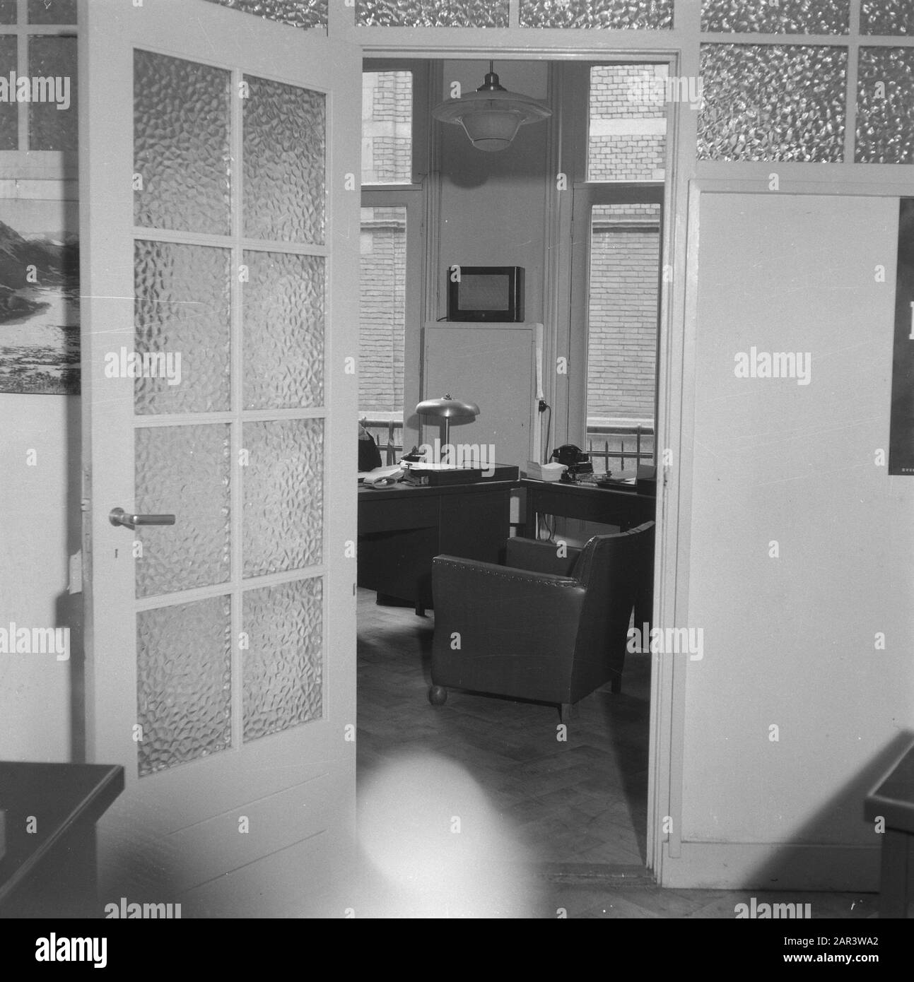 Costruzione di RVD in Kalverstraat ad Amsterdam (Oog en Ear) Data: 1945 luogo: Amsterdam, Noord-Holland Parole Chiave: Informazioni Nome istituto: RVD Foto Stock