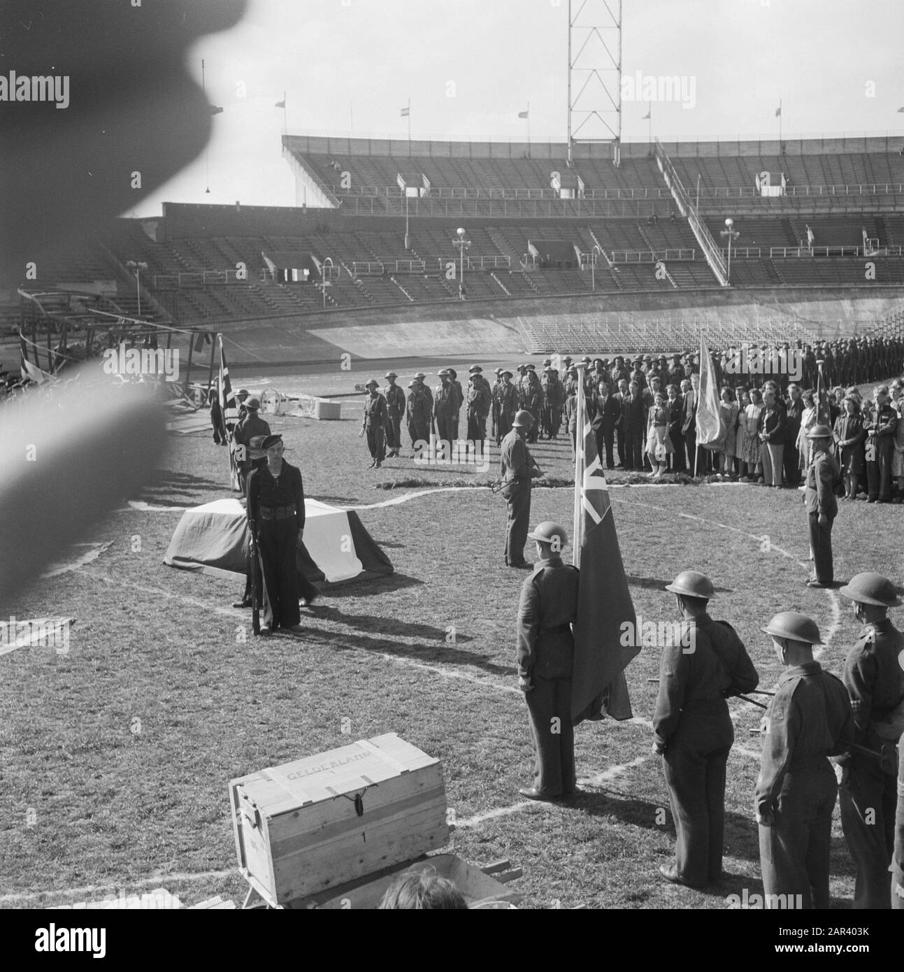 Prove generali per il gioco della Liberazione, che si terranno il 4 e 6 maggio 1946 alle prove generali dello Stadio Olimpico per il gioco della Liberazione, che si terranno il 4 e 6 maggio 1946 nello Stadio Olimpico di Amsterdam Data: 3 maggio 1946 luogo: Parole Chiave di Amsterdam: Open Air Theatre, prove Institution name: Olympic Stadium Foto Stock