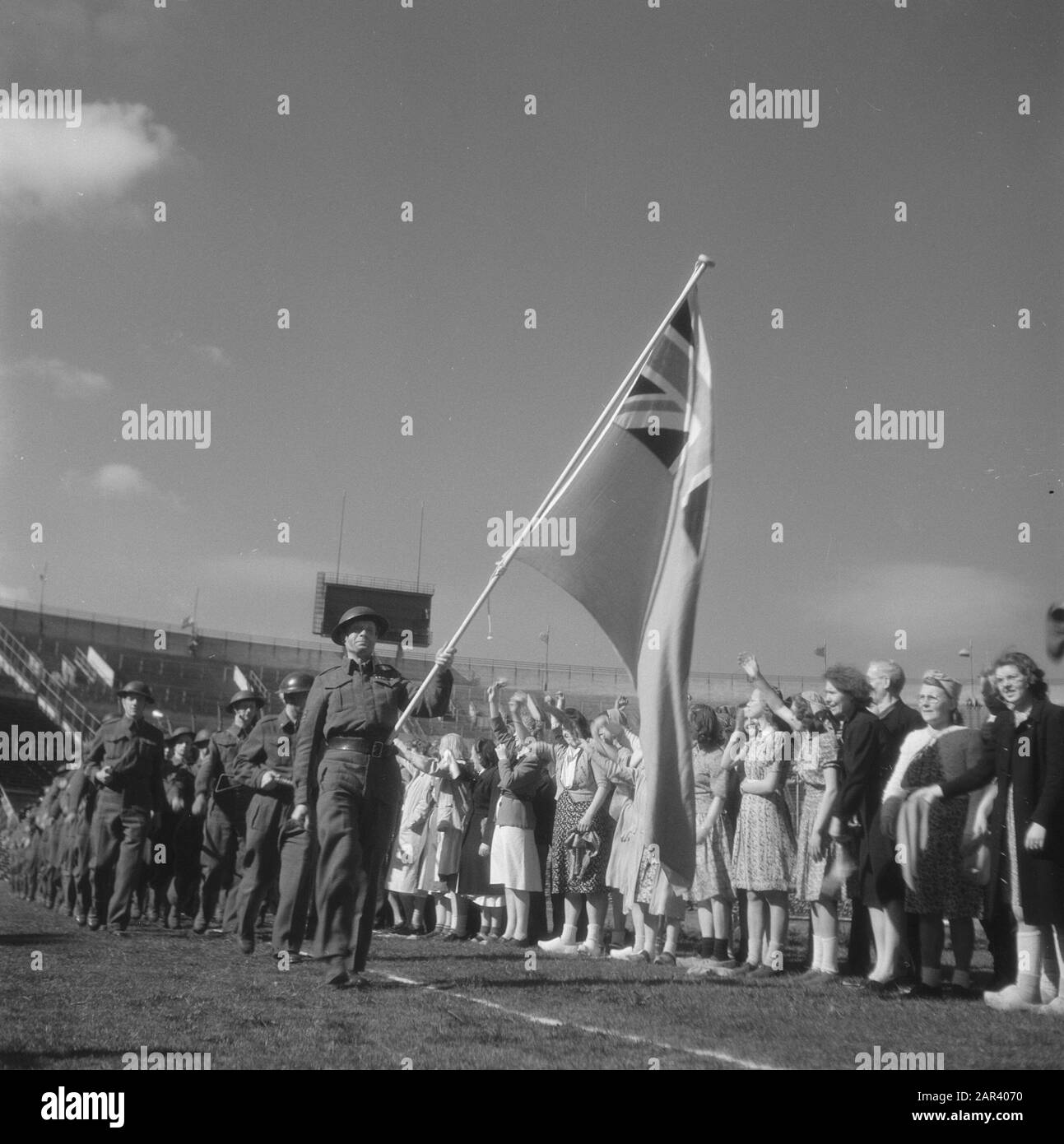 Prove generali per il gioco della Liberazione, che si terranno il 4 e 6 maggio 1946 alle prove generali dello Stadio Olimpico per il gioco della Liberazione, che si terranno il 4 e 6 maggio 1946 nello Stadio Olimpico di Amsterdam Data: 3 maggio 1946 luogo: Parole Chiave di Amsterdam: Open Air Theatre, prove Institution name: Olympic Stadium Foto Stock