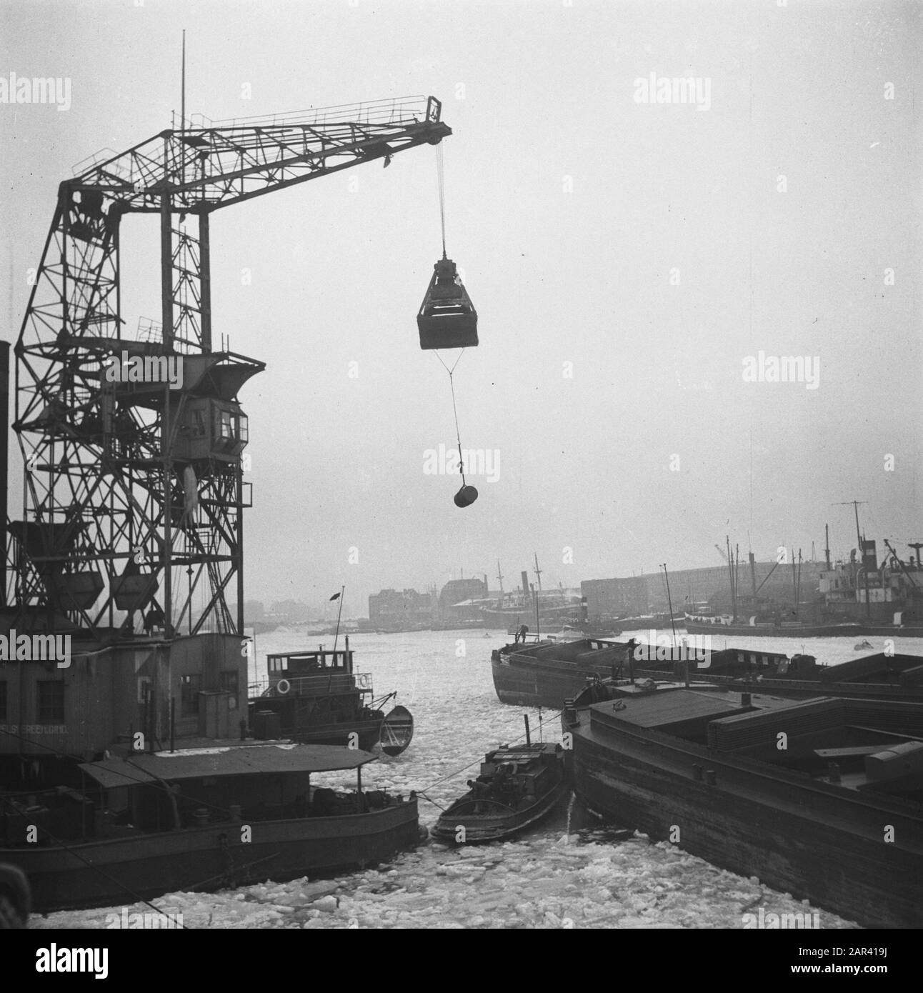 Battaglia del carbone, scarico della nave del carbone Data: 14 febbraio 1947 Parole Chiave: LISEN, navi del carbone Foto Stock