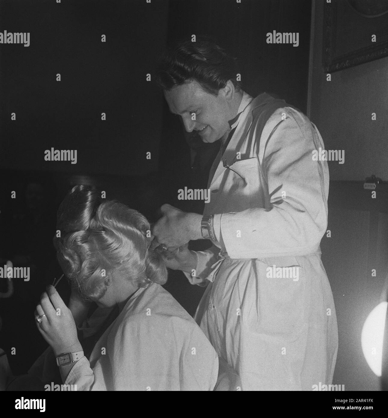 Dimostrazione parrucchieri/sovraesposizione Data: 28 aprile 1947 Foto Stock