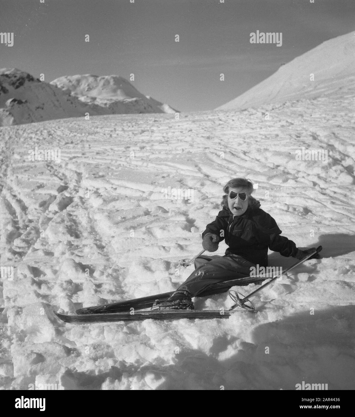Famiglia reale a Sankt Anton. Princess Margriet on skis Data: 29 dicembre 1950 luogo: Austria, Tirolo Parole Chiave: Principesse, sport invernali Nome personale: Margriet (princess Netherlands) Foto Stock