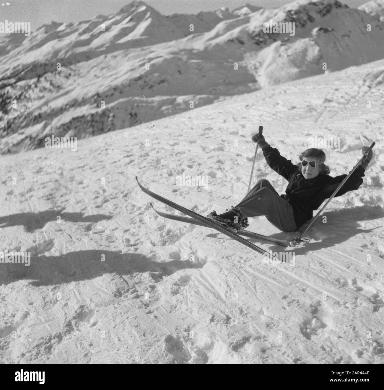 Famiglia reale a Sankt Anton. Princess Margriet on skis Data: 29 dicembre 1950 luogo: Austria, Tirolo Parole Chiave: Principesse, sport invernali Nome personale: Margriet (princess Netherlands) Foto Stock