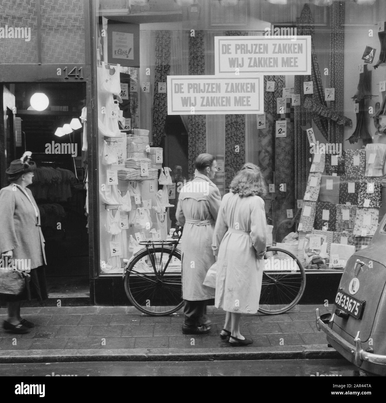 Guerra dei prezzi a Nieuwendijk Data: 15 giugno 1951 Foto Stock