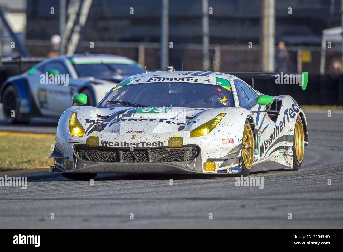 Daytona Beach, Florida, Stati Uniti. 25th Gen 2020. La Scuderia corsa Ferrari 488 GT3 corse in auto per la Rolex 24 A Daytona al Daytona International Speedway di Daytona Beach, Florida. (Immagine Di Credito: © Logan Arce/Asp) Foto Stock