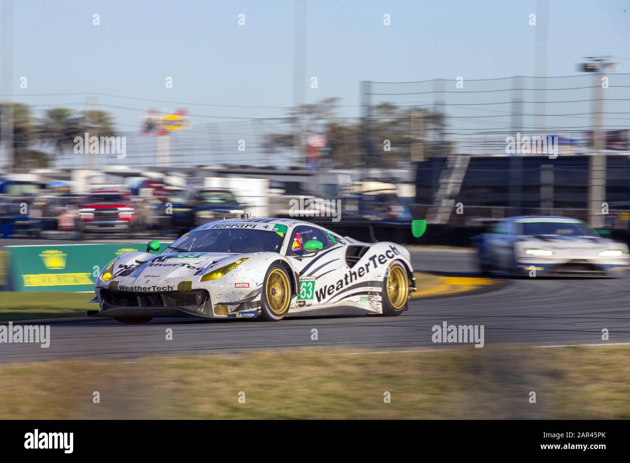 Daytona Beach, Florida, Stati Uniti. 25th Gen 2020. La Scuderia corsa Ferrari 488 GT3 corse in auto per la Rolex 24 A Daytona al Daytona International Speedway di Daytona Beach, Florida. (Immagine Di Credito: © Logan Arce/Asp) Foto Stock