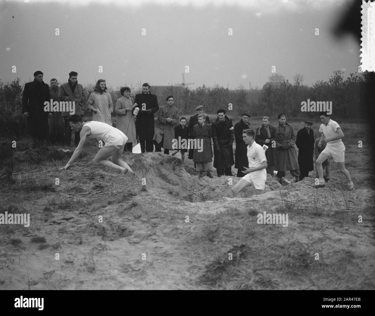 International Crossloop Olympia '47 at Halsteren Annotation: Won by Janus van der Zande Date: 15 Novembre 1952 Location: Halsteren Keywords: Atletica, cross-country walking Nome personale: Zande, Zande Janus van der Foto Stock