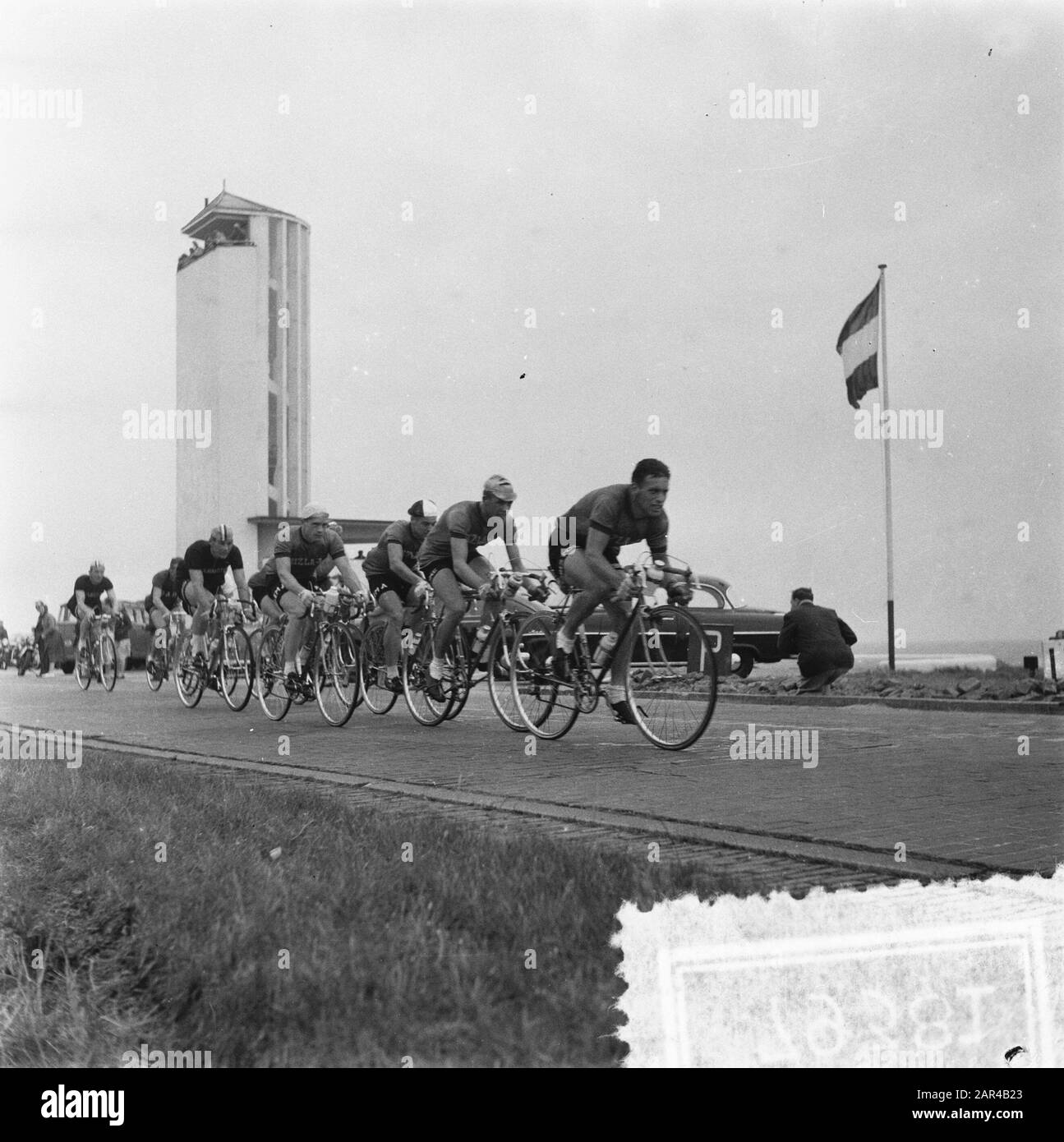 Continua terza tappa Tour dei Paesi Bassi Data: 8 agosto 1956 Parole Chiave: Ciclisti Foto Stock