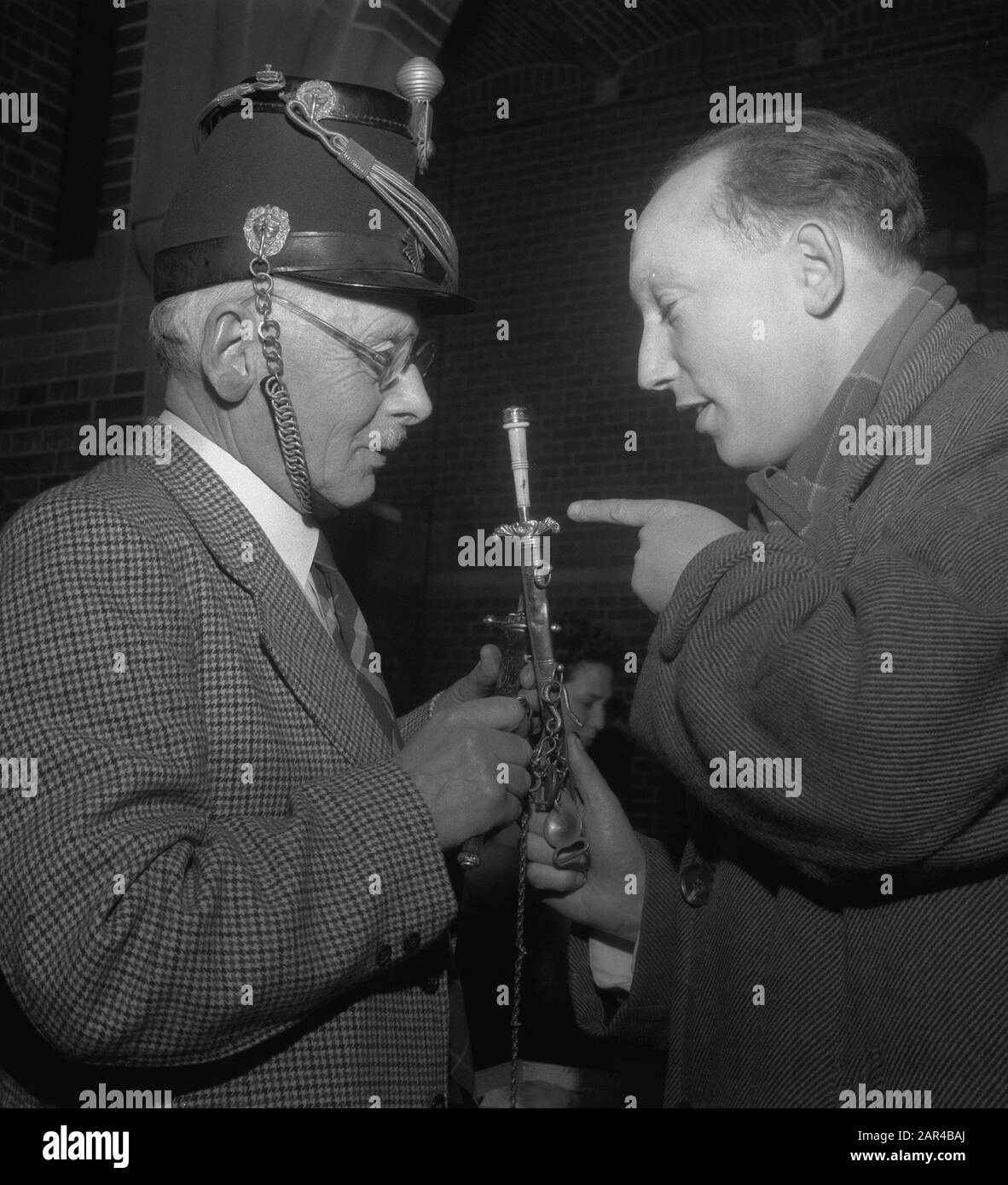 Exchange Exchange de Collector Amsterdam. Sjako in cambio di Ponjaard Data: 6 Gennaio 1957 Località: Amsterdam, Noord-Holland Parole Chiave: Fiere di scambio, COLLEZIONISTI Foto Stock