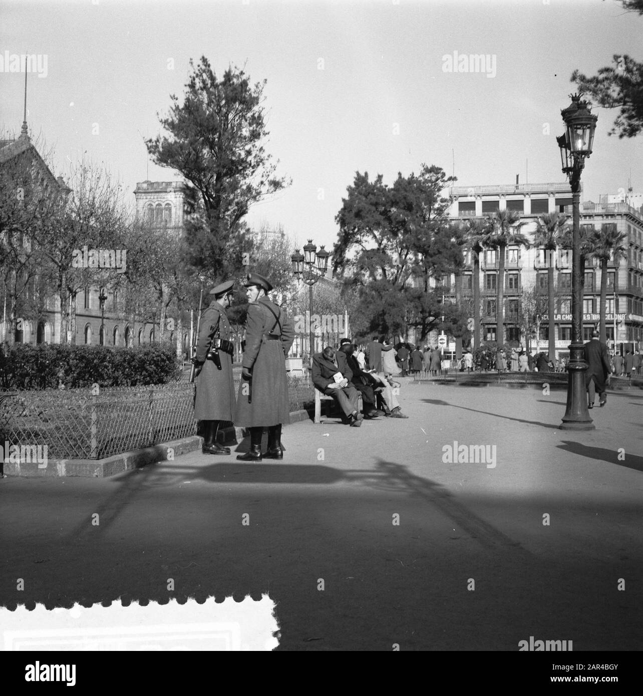 Sciopero del tram a Barcellona. Polizia in tram e città Data: 27 Gennaio 1957 Località: Barcellona Parole Chiave: Trasporti pubblici, scioperi, traffico Foto Stock