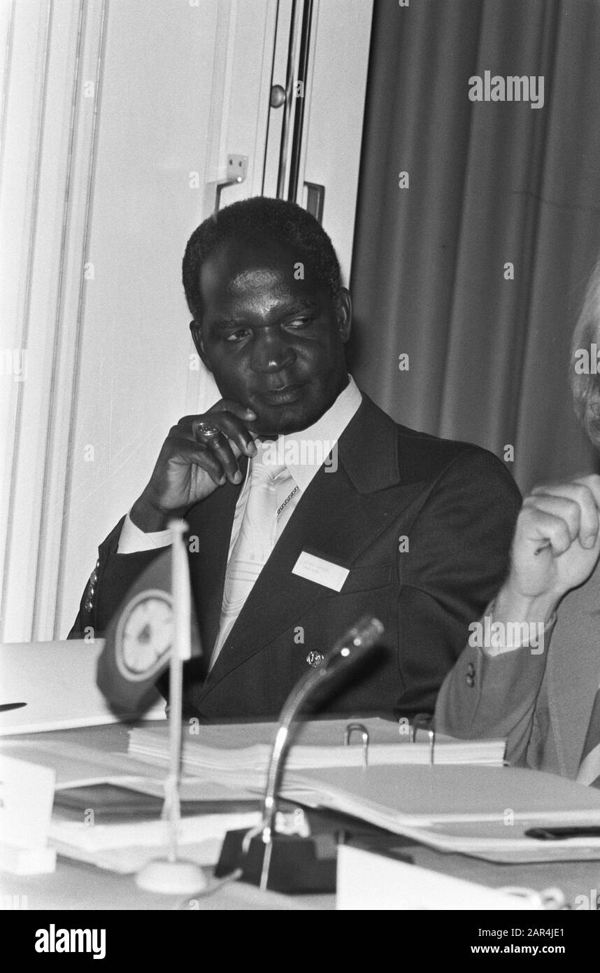 La Lutheran World Federation (LWF) si è riunita all'Apollo Hotel ds. Jadah Kivovek dalla Tanzania Data: 18 agosto 1975 luogo: Amsterdam, Noord-Holland Parole Chiave: Conferenze, pastori, chiese, ritratti Nome personale: Kivovek, Jadah Nome istituzione: LWF Foto Stock