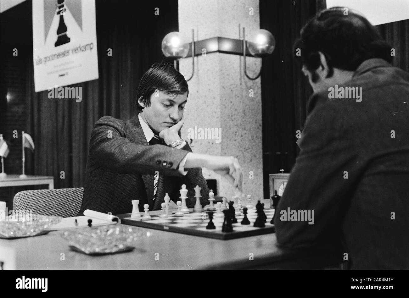 Kats-grandmastervierkamp a Waddinxveen una festa di Karpov contro Kavalek (a destra) Data: 16 giugno 1979 luogo: Waddinxveen, Sud-Olanda Parole Chiave: Scacchi, sport, tourniques Nome personale: Karpov, Anatoli, Kavalek, Lubomir Foto Stock