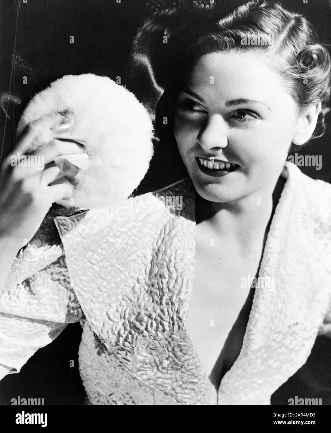 Pubblicità fotografia UNA donna con una polvere giù Data: Parole Chiave non date: Cosmetici, modelli di foto Foto Stock