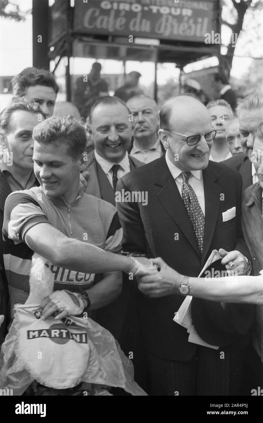 Tour De France 1961 Emil Daems And Lefevre Data: 23 Giugno 1961 Luogo: Charleroi Parole Chiave: Ciclismo, Ciclisti Nome Personale: Daems, Emil, Levefre, [...] Foto Stock