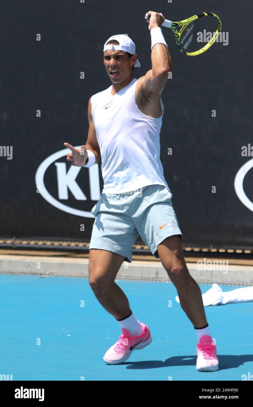 Melbourne Park, Victoria, Australia. 26th Gen 2020. Giorno sette - Rafael Nadal (Spagna) sui Tribunali Di Pratica di fronte a una folla enorme. Image Credit: Brett keating/Alamy Live News Foto Stock