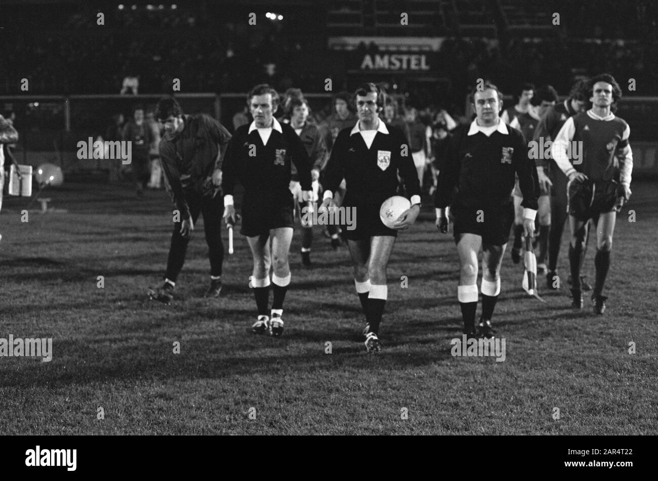 FC Amsterdam contro FC Koln 2-3 (Coppa UEFA); arbitro centrale Thomas Data: 19 marzo 1975 Parole Chiave: Arbitri, sport, calcio Nome personale: Thomas Institution Nome: FC Amsterdam, UEFA Cup Foto Stock