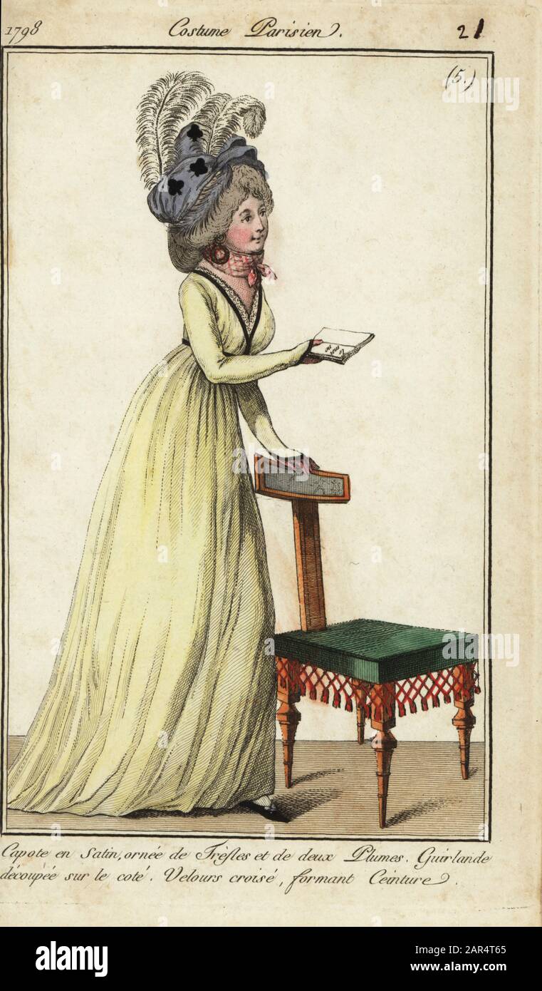 Donna alla moda con sedia, 1798. Indossa un cappuccio in raso decorato con  trifogli e piume, una ghirlanda tagliata sul lato. Cintura di velluto  croccanti sul busto. Capote en satin Ornee de