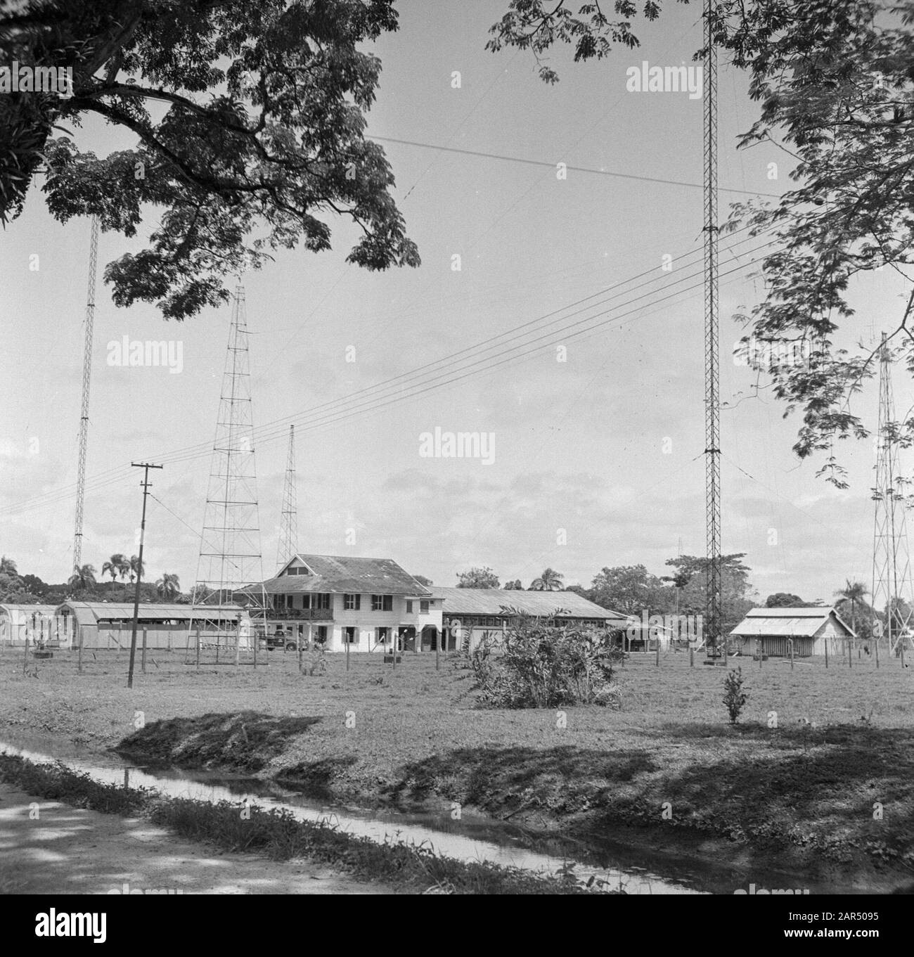 Viaggiare a Suriname e il complesso delle Antille Olandesi nel Suriname Data: 1947 luogo: Suriname Parole Chiave: Edifici Foto Stock