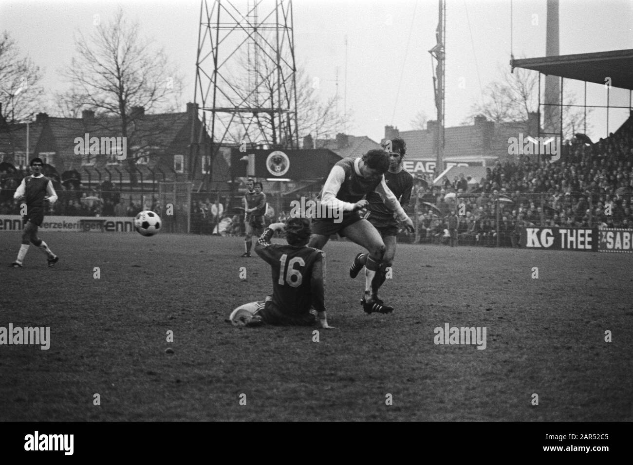 Vai Avanti Eagles contro Feijenoord 0-0; Game Moments Data: 23 gennaio 1977 Parole Chiave: Sport, football Nome dell'istituzione: Feyenoord, Go Ahead Eagles Foto Stock