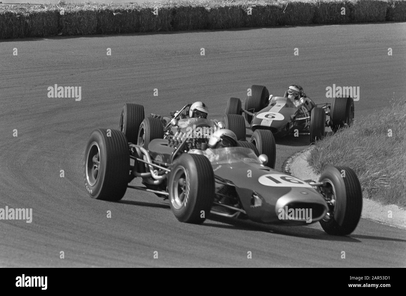 Gran Premio di Zandvoort, vetture in gara. Jack Brabham (16) in testa, seguito da Denny Hulme (18) e Jim Clark (6) Data: 24 Luglio 1966 Località: Noord-Holland, Zandvoort Parole Chiave: Motorsport, sport Nome personale: Brabham, Jack, Clark, Jim, Hulme, Denny Foto Stock