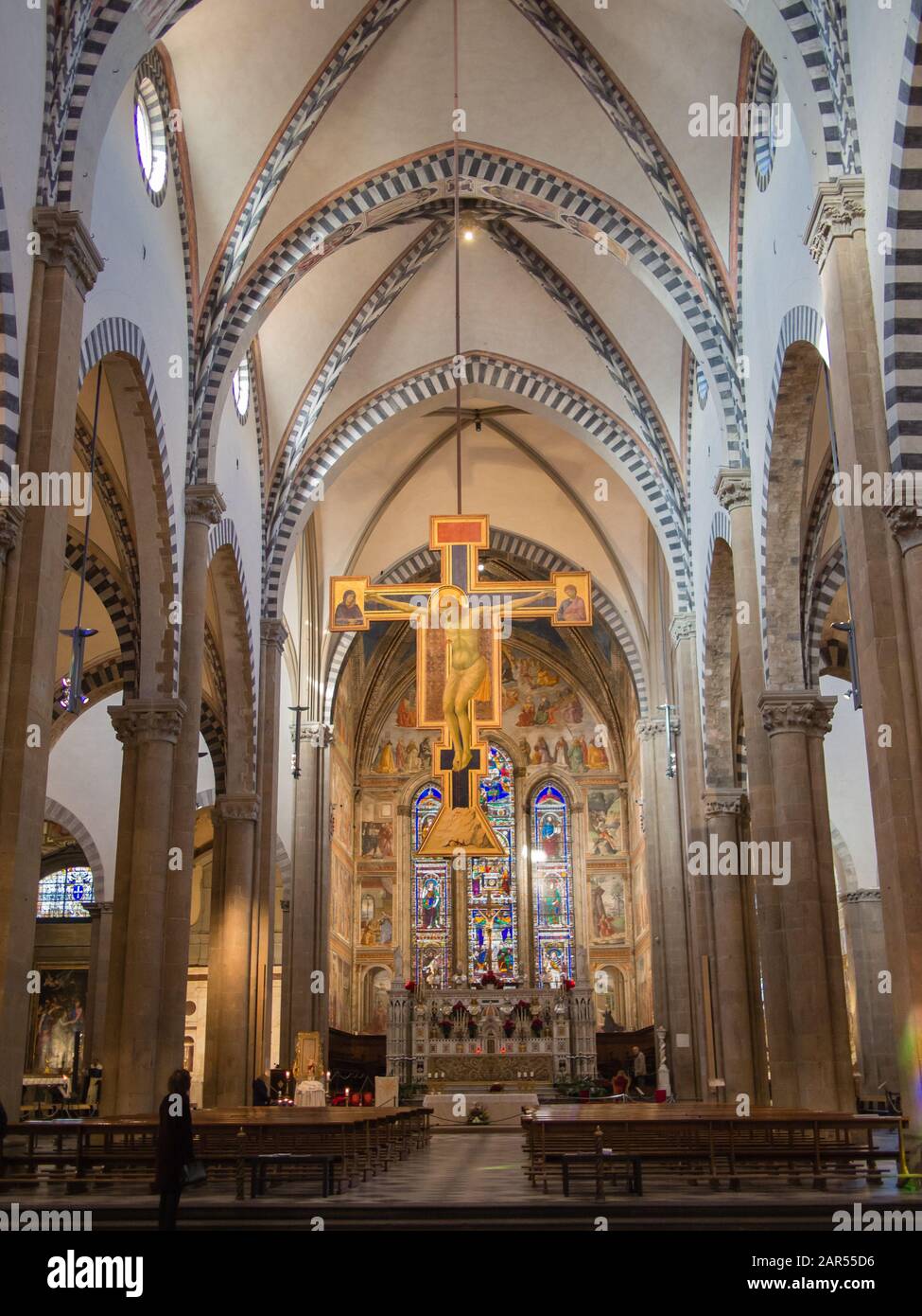 L'interno di Santa Maria Novella a Firenze. Questa è la prima grande basilica di Firenze, ed è la chiesa dominante della città. Foto Stock