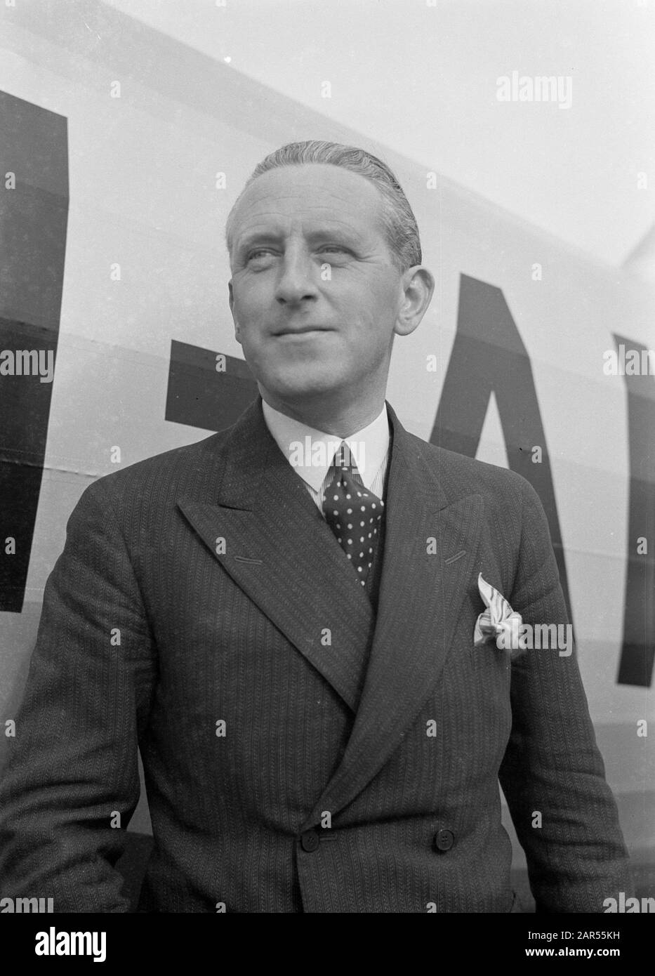 Aeroporto di Berlino - Tempelhof Harry Laponder al Fokker F.XX PH-AIZ Silver Gull Data: Ottobre 1934 posizione: Berlino, Germania Parole Chiave: Aviazione, compagnie aeree, velivoli, personale aeronautico, campi aerei Nome personale: Laponder, Harry Foto Stock