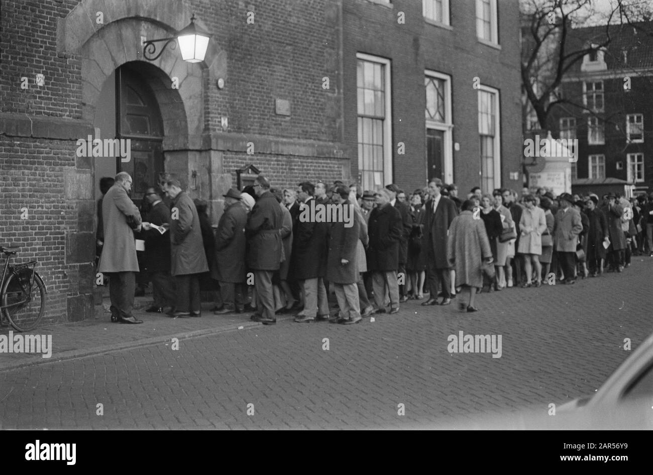 Servizio commemorativo a Westerkerk per Re. Stampa per l'ingresso Westerkerk Data: 6 aprile 1968 Parole Chiave: Servizi commemorativi, ingressi Nome dell'istituzione: Westerkerk Foto Stock