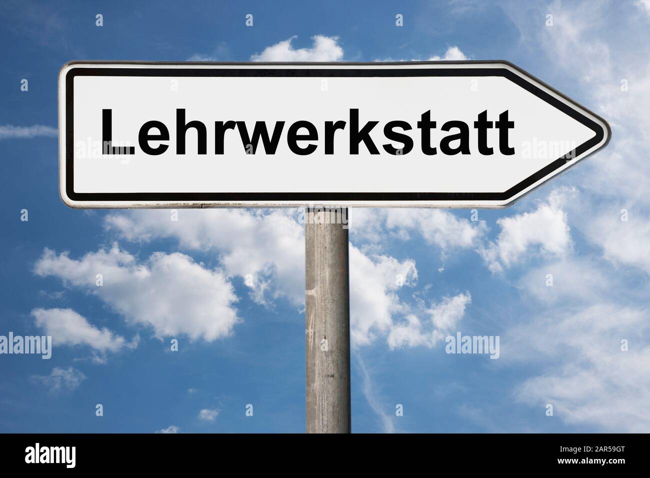 Foto di dettaglio di un cartello con l'iscrizione Lehrwerkstatt (laboratorio di formazione) Foto Stock