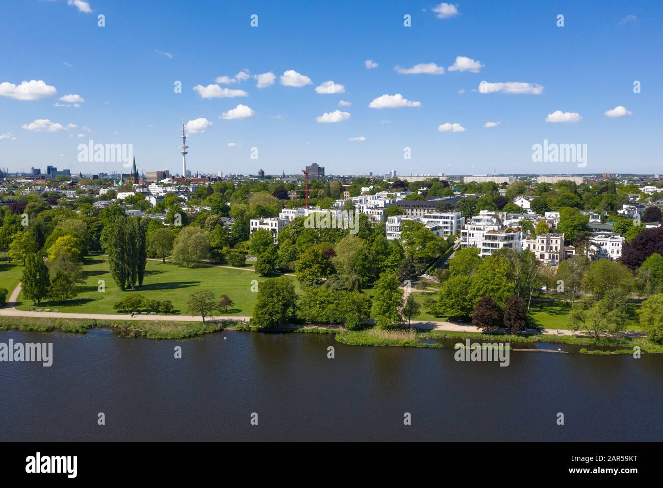 Veduta aerea del parco pubblico sul lago di alster esterno ad Amburgo Foto Stock