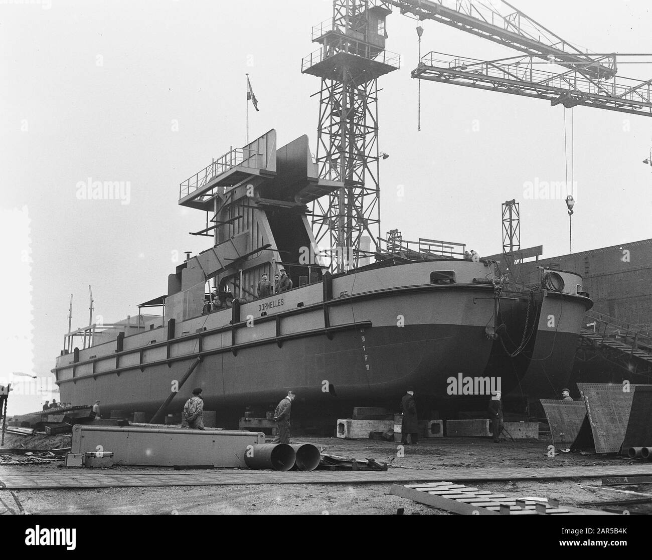 SMIT Kinderdijk tewaterlating casco of Brazil Data: 12 gennaio 1954 luogo: Kinderdijk Parole Chiave: Tewaterlatingen Nome personale: SMIT Foto Stock