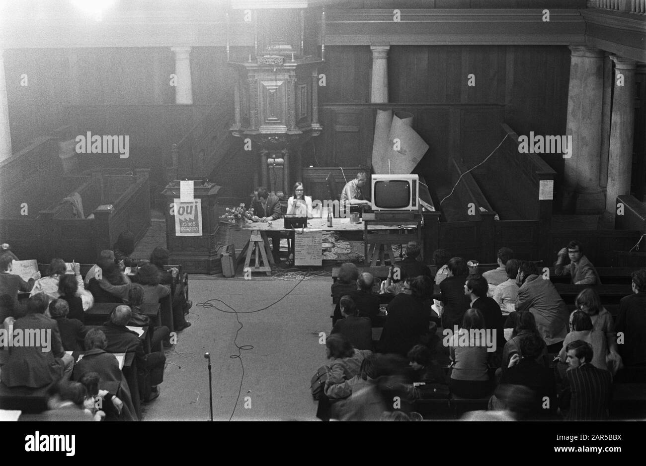 Nella sala della Casa Vergine si sta preparando per la notte auditorium Data: 16 maggio 1969 Parole Chiave: Occupazioni, studenti Nome istituzione: Vergine House Foto Stock