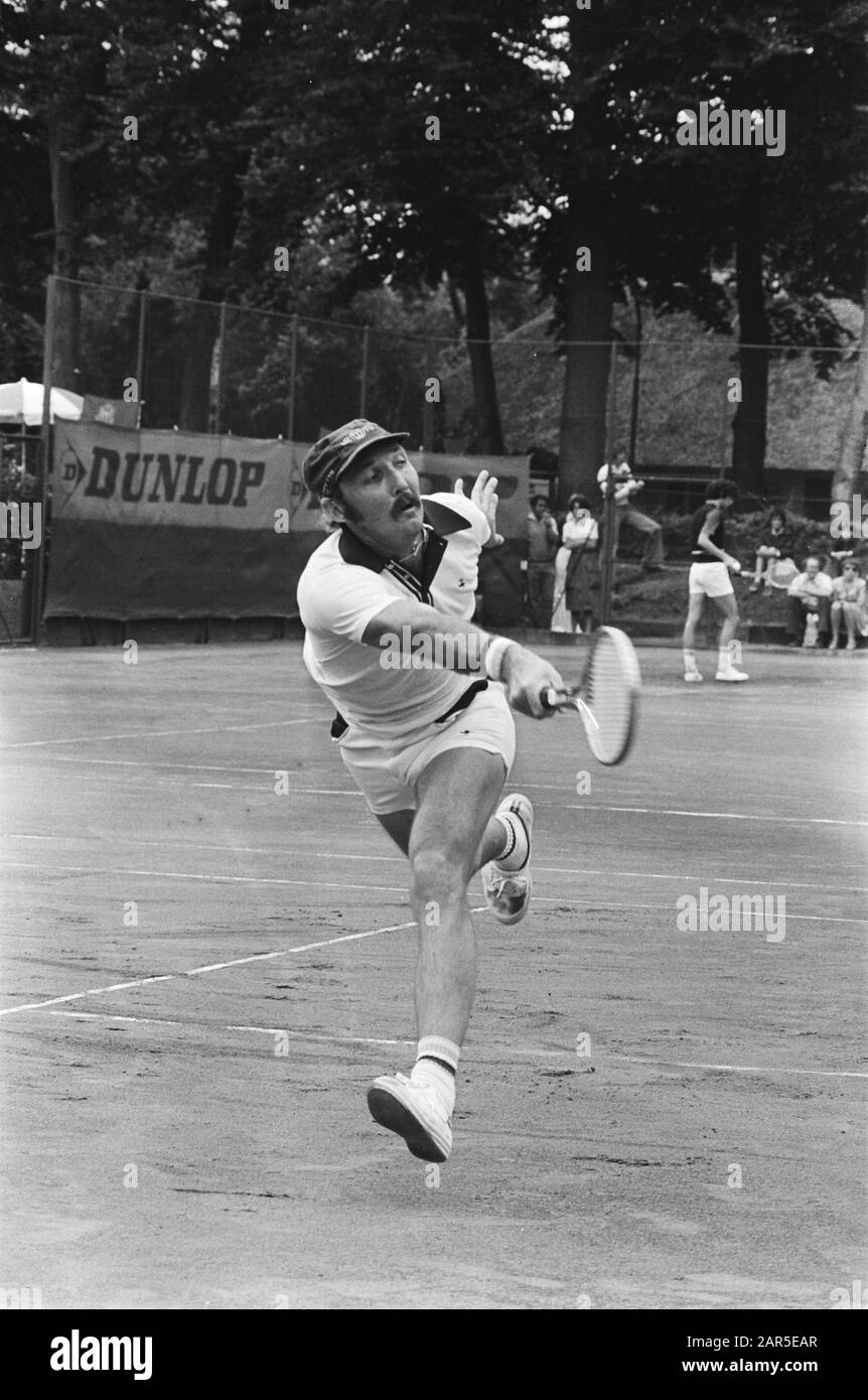 Torneo internazionale di tennis Milkhouse a Hilversum; Australian John Marks in Action Data: 13 luglio 1977 luogo: Hilversum Parole Chiave: Tennis Nome istituto: Milkhouse,'t Foto Stock