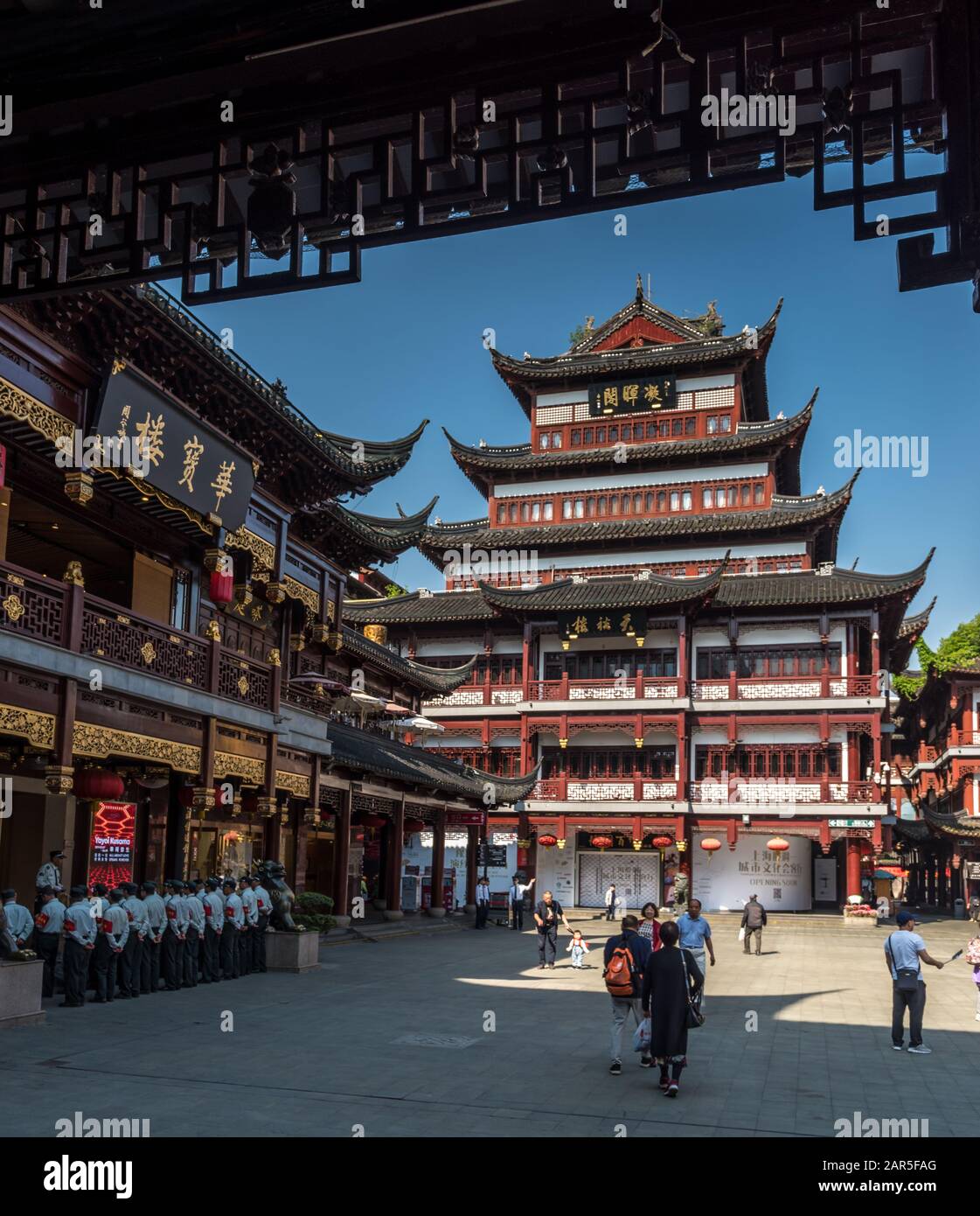 Città Dio Tempio E Yuyuan Tourist Mart Foto Stock