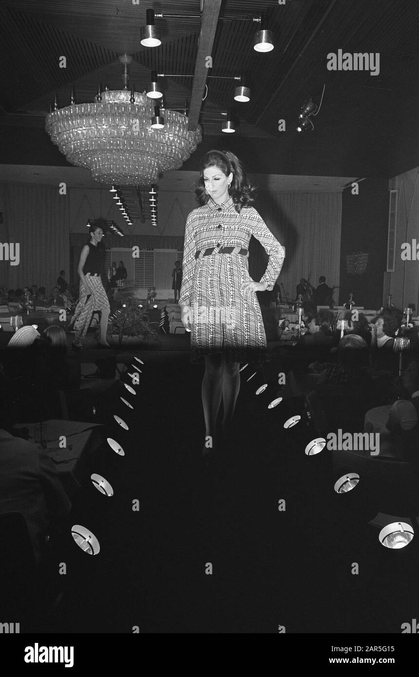 Italian fashion show in Amsterdam Hilton Data: 19 Giugno 1968 Località: Amsterdam, Noord-Holland Parole Chiave: Fashion Show Nome personale: Hilton Foto Stock
