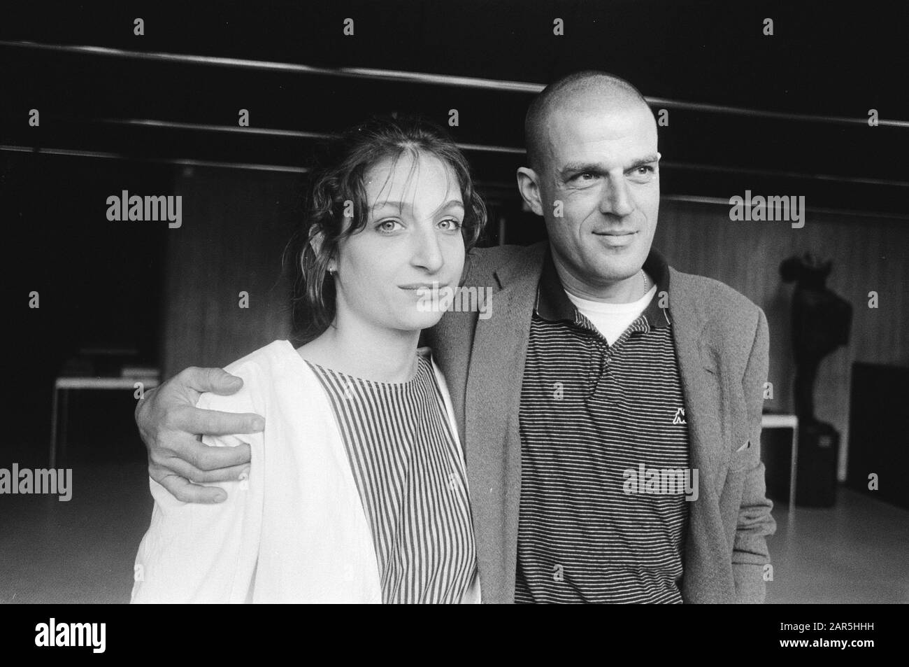 Jip Vineyards, che Anne Frank suonerà nel gioco, con Jeroen Krabbé Jip Vineyards e Jeroen Krabbé Data: 27 aprile 1983 Parole Chiave: Attori, ritratti, nome Della Persona del teatro: Krabbé, Jeroen, Vineyards, Jip Foto Stock