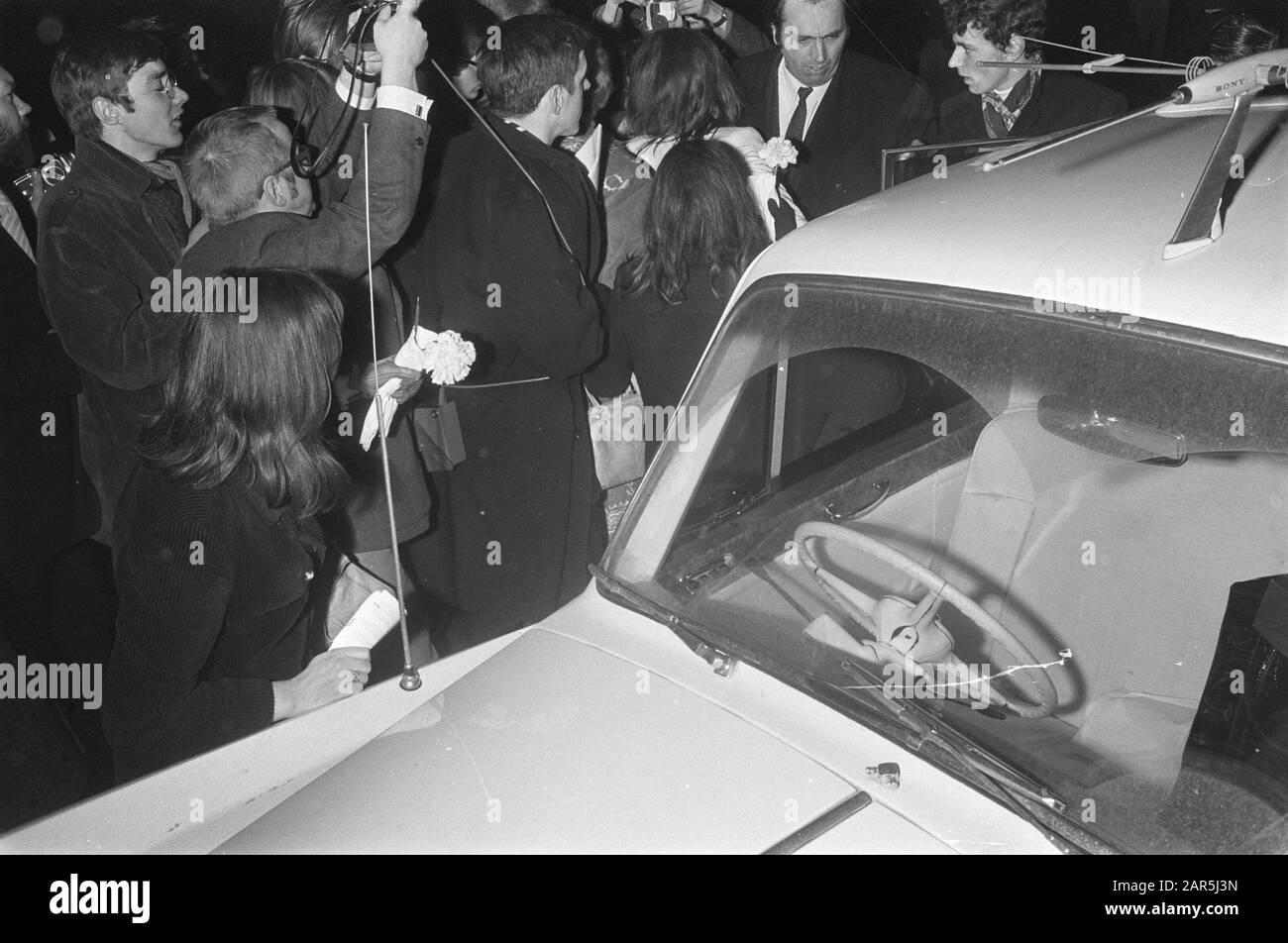 John Lennon e Yoko Ono in luna di miele ad Amsterdam. John Lennon all'Hilton Hotel Data: 24 Marzo 1969 posizione: Amsterdam, Noord-Holland Parole Chiave: Coppie, alberghi, lune di miele, musicisti, cantanti Nome personale: Lennon, John Foto Stock
