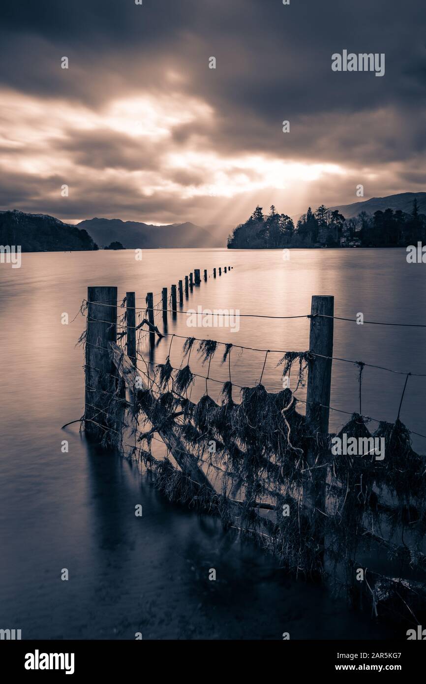 Vista sull'Acqua di Derwent nel Lake District da Crow Park a Keswick. Foto Stock