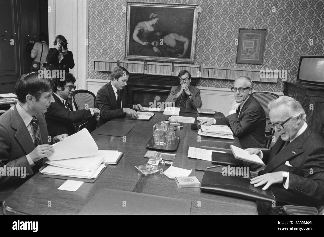 Formazione del cabinet; consultazione generale Data: 20 ottobre 1977 Parole Chiave: Composizione del cabinet Foto Stock