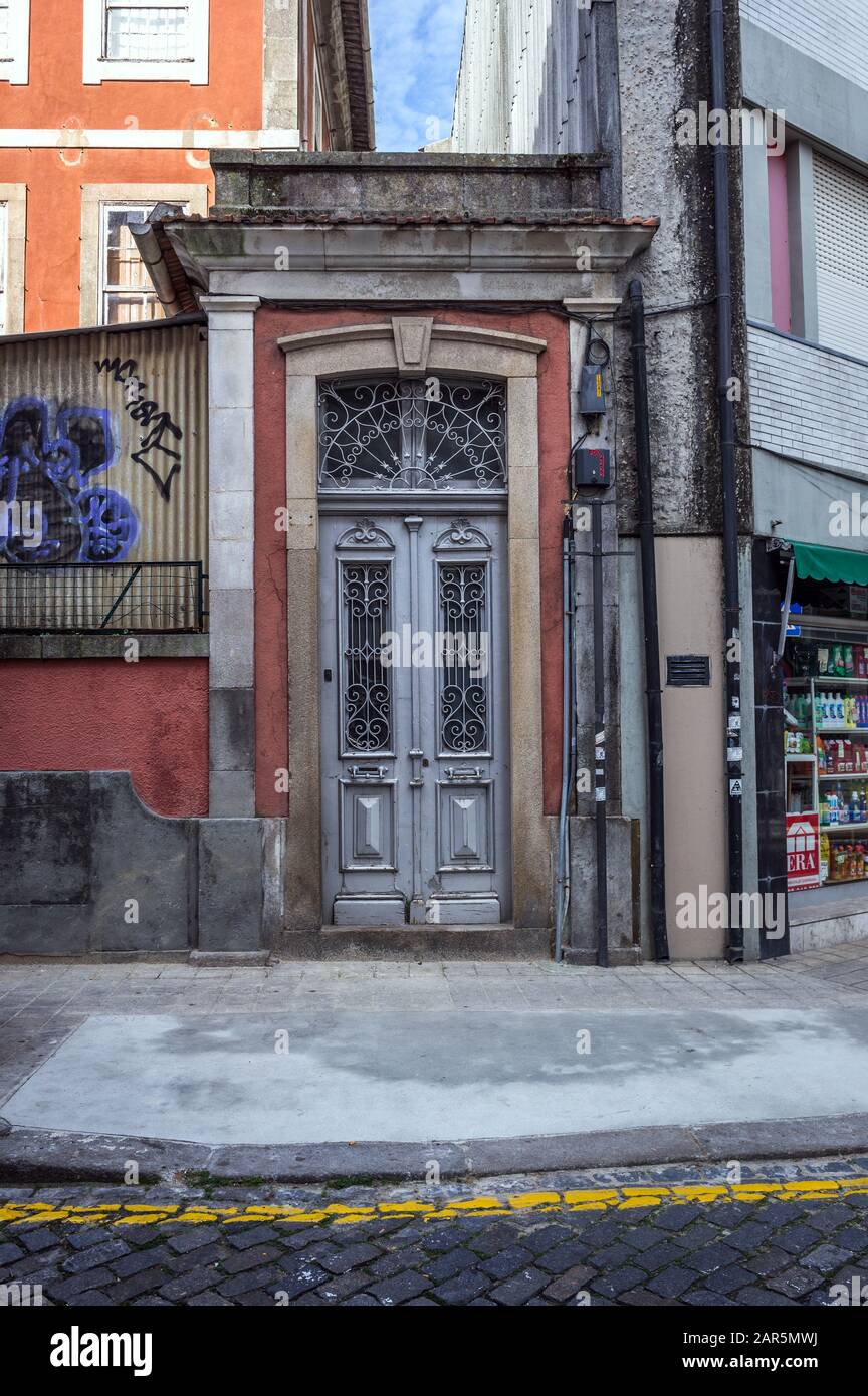 Porta in Cedofeita parrocchia civile della città di Porto sulla Penisola Iberica, la seconda più grande città in Portogallo Foto Stock