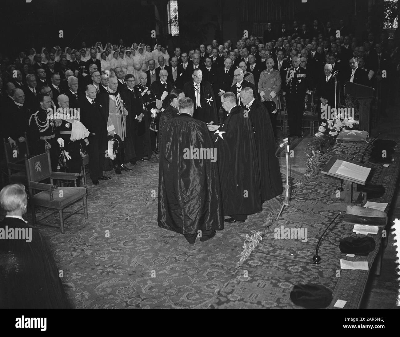 Principe Bernhard Land Comandante Dell'Ordine di San Giovanni Ridderzaal Data: 26 Giugno 1954 Parole Chiave: Principi Nome personale: Bernhard, Prince Institution Nome: Ridderzaal Foto Stock