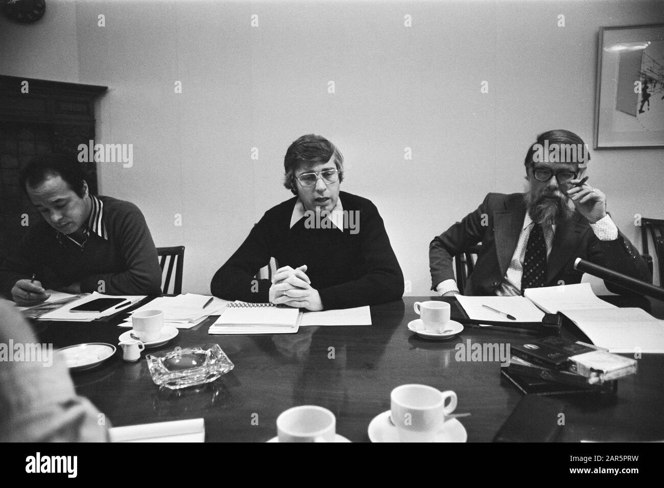 Numero di Natale nuovo Revu da capo gestione VNU vernieti conferenza stampa New Revu, destra NVJ Chairman Crag Data: 15 dicembre 1976 Parole Chiave: Numeri di Natale, conferenze stampa Foto Stock