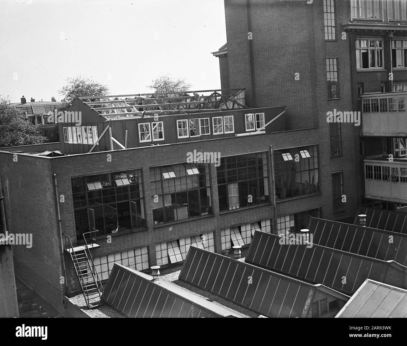Casa sul tetto Data: 14 agosto 1947 Parole Chiave: Tetti, case Foto Stock