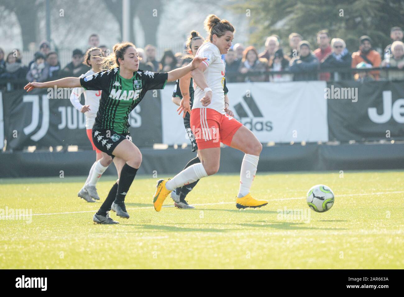 Cristiana Girelli della Juventus segna l'obiettivo di 1-0 durante la Woman Serie A Football Match. Juventus Donne Vs Sassuolo. Juventus Donne ha vinto 2-1 ov Foto Stock