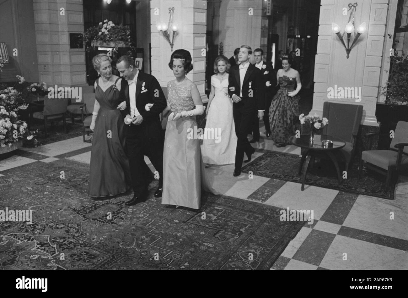 Ospiti reali per cena Data: 1 maggio 1962 Parole Chiave: Ospiti, cene Foto Stock