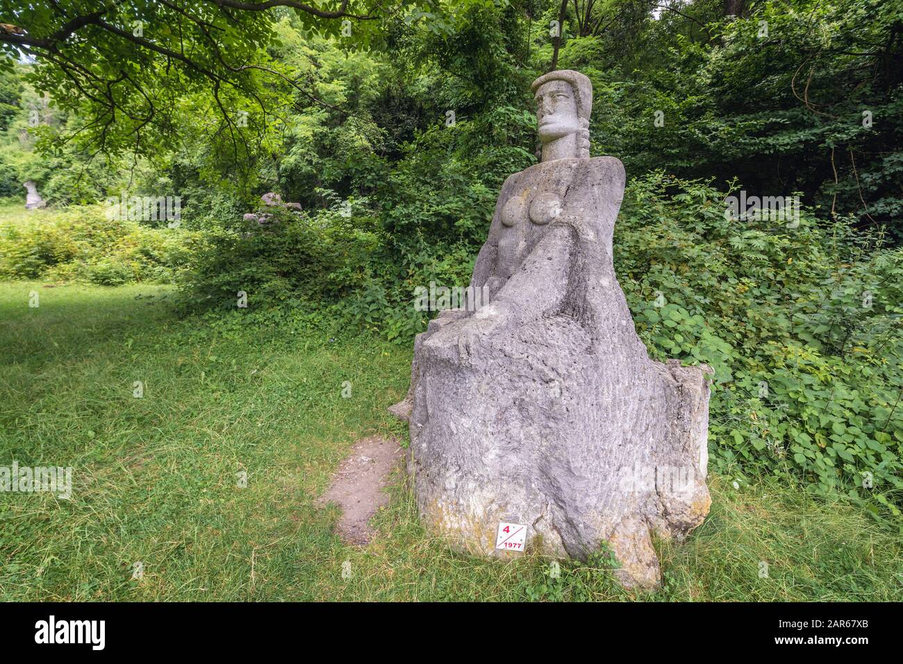 Resti di Magura Sculpture Camp - evento che ha avuto luogo durante le estati degli anni 1970-1986 a Magura, Buzau County di Romania Foto Stock