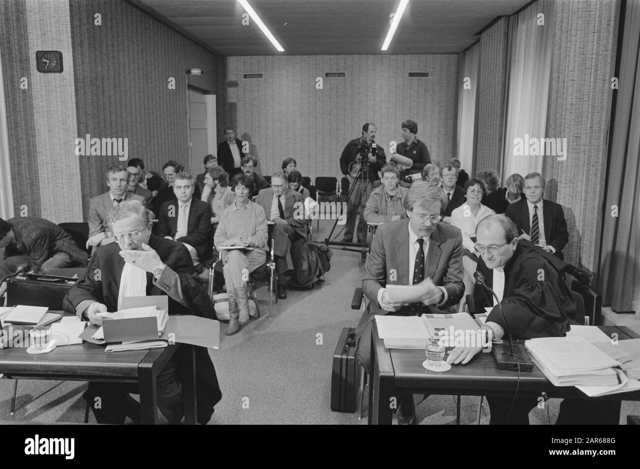 Azione interimal da parte dei datori di lavoro di radiodiffusione contro i sindacati per prevenire 24 ore annunciato sciopero Data: 16 aprile 1985 Parole Chiave: GEDING Nome personale: Ben Van Svezia Nome istituzione: FNV : Croes, Rob C./Anefo Foto Stock