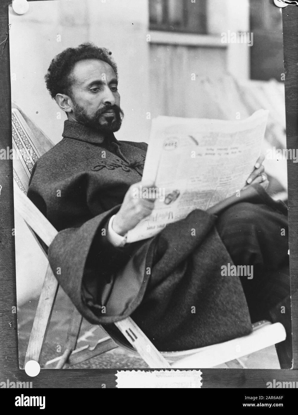 Imperatore Haile Selassie di Abbessinia Data: 2 novembre 1954 Parole Chiave: Imperatori, giornali, ritratti Nome personale: Haile Selassie, imperatore d'Etiopia Foto Stock