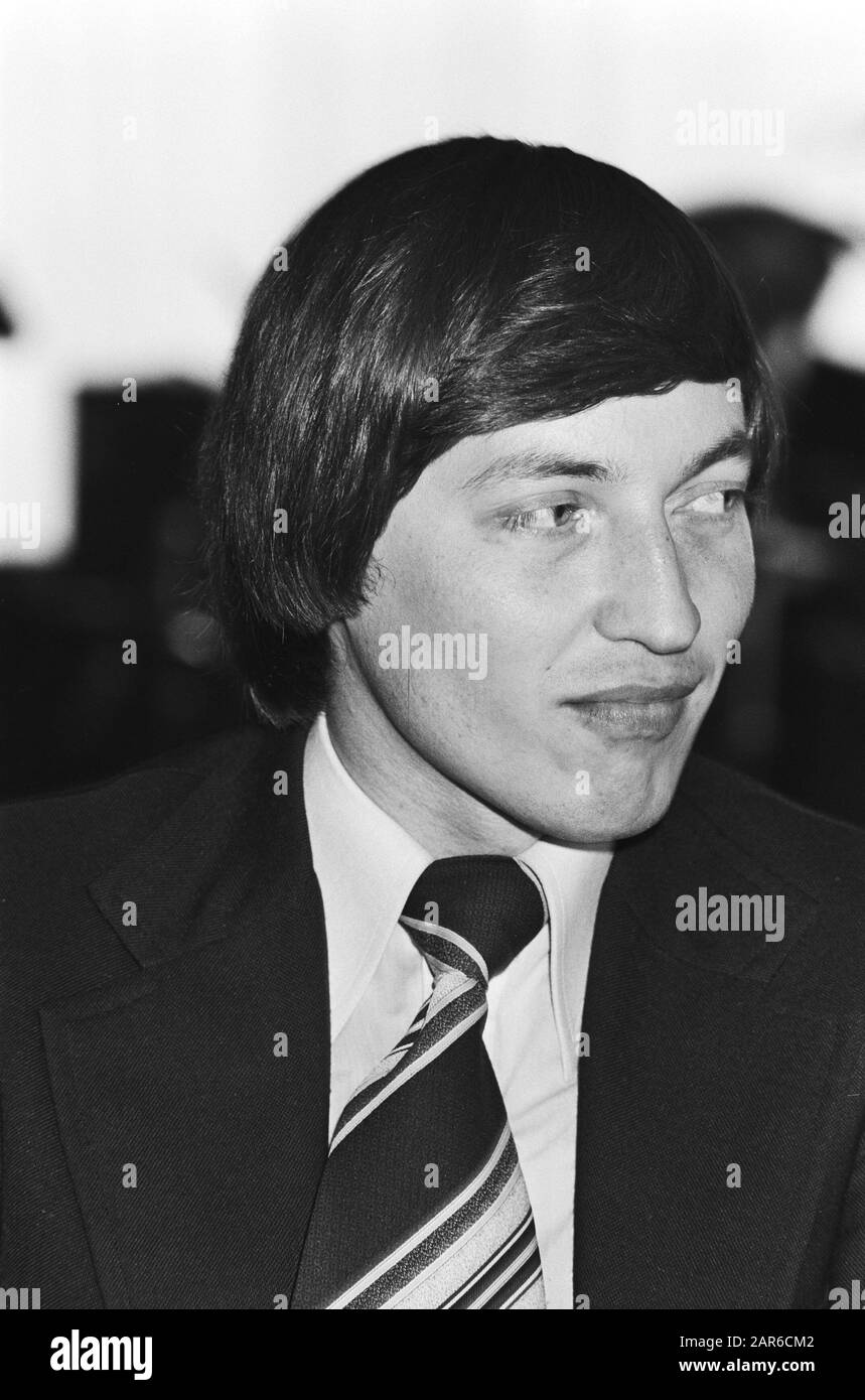 Lotto torneo di scacchi IBM; nr. 27, 28: Karpov, headline, nr. 29, 30: Timman, headline Data: 26 giugno 1980 Parole Chiave: Scacchi Nome personale: Karpov, Anatoli Foto Stock